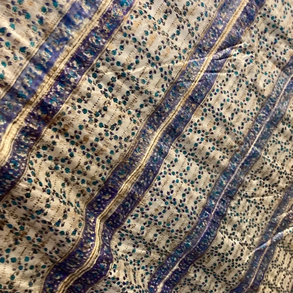 Vintage 1970’s silk coverlet blue and purple w/ black tassles.  104‎ x 84  150